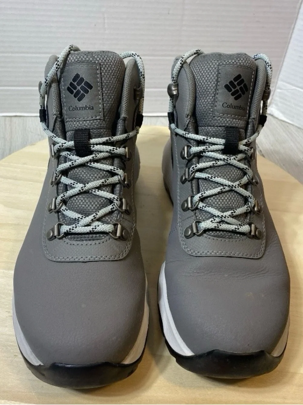 Columbia Newton Ridge Plus Waterproof Hiking Boots Womens Size 8 Gray Omni Tech
